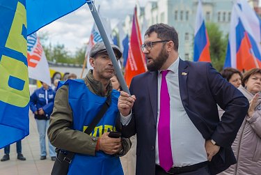 В Оренбурге прошел митинг-концерт #СвоихНеБросаем